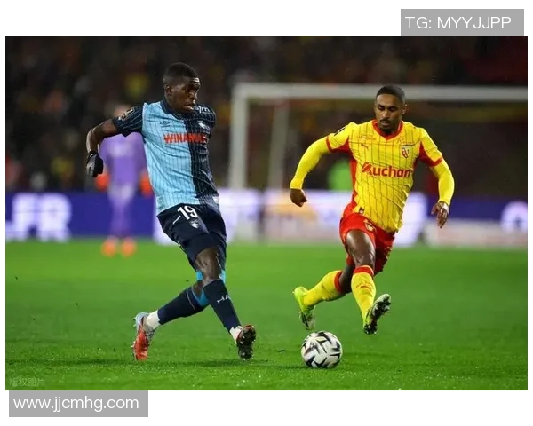 朗斯主场迎战索肖争夺法甲宝贵积分的精彩对决