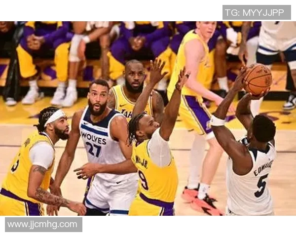 湖人队与火箭精彩对决视频回放全程回顾与精彩瞬间分析 湖人队与火箭精彩对决视频回放全程回顾与精彩瞬间分析