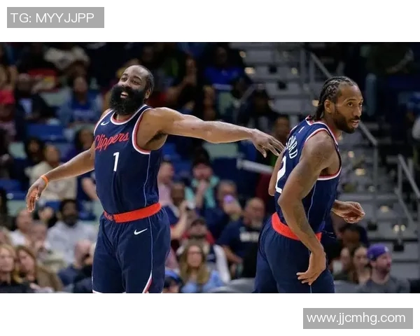 火箭与快船季后赛第四场激战回顾球迷热情高涨的精彩瞬间 火箭与快船季后赛第四场激战回顾球迷热情高涨的精彩瞬间