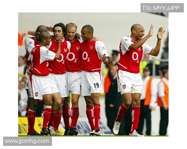 齐祖与小罗的巅峰对决:两位足球巨星的传奇交锋与辉煌岁月回顾 齐祖与小罗的巅峰对决:两位足球巨星的传奇交锋与辉煌岁月回顾