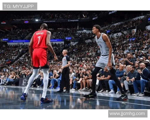 2006年NBA季后赛火箭对决马刺的经典对抗与精彩瞬间回顾