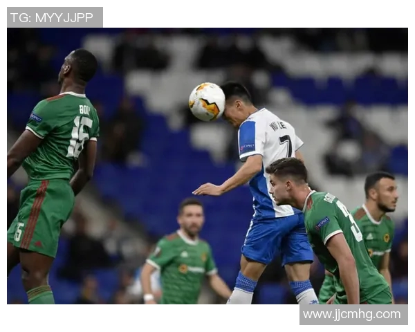 乔治贝斯特与克鲁伊夫的足球传奇对决与风格碰撞分析